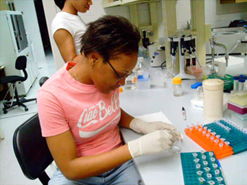 Quiana Hunter does a DNA miniprep